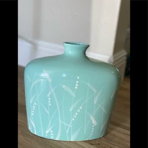 Beautiful light green vintage accent vase decor